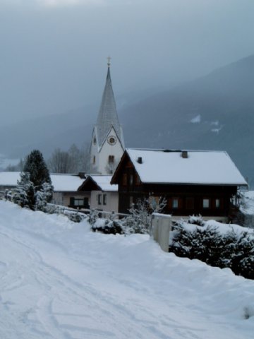 dorfkircheneukirchen.jpg